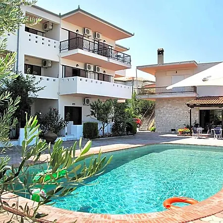 Skentos Hotel *